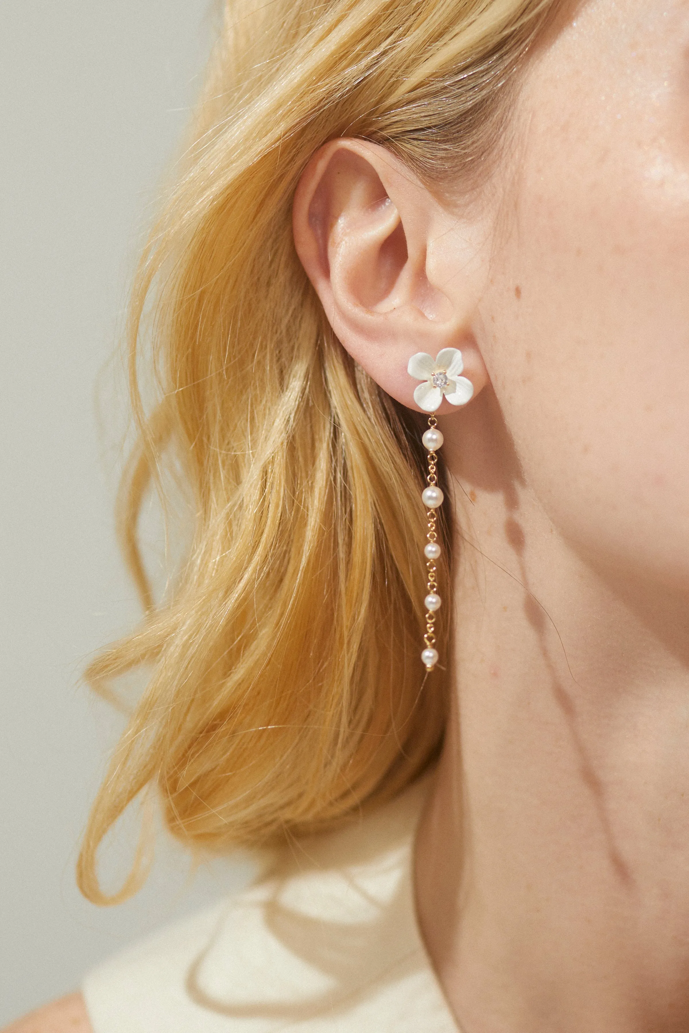 AJOA DAISY PEARL LINEAR EARRINGS