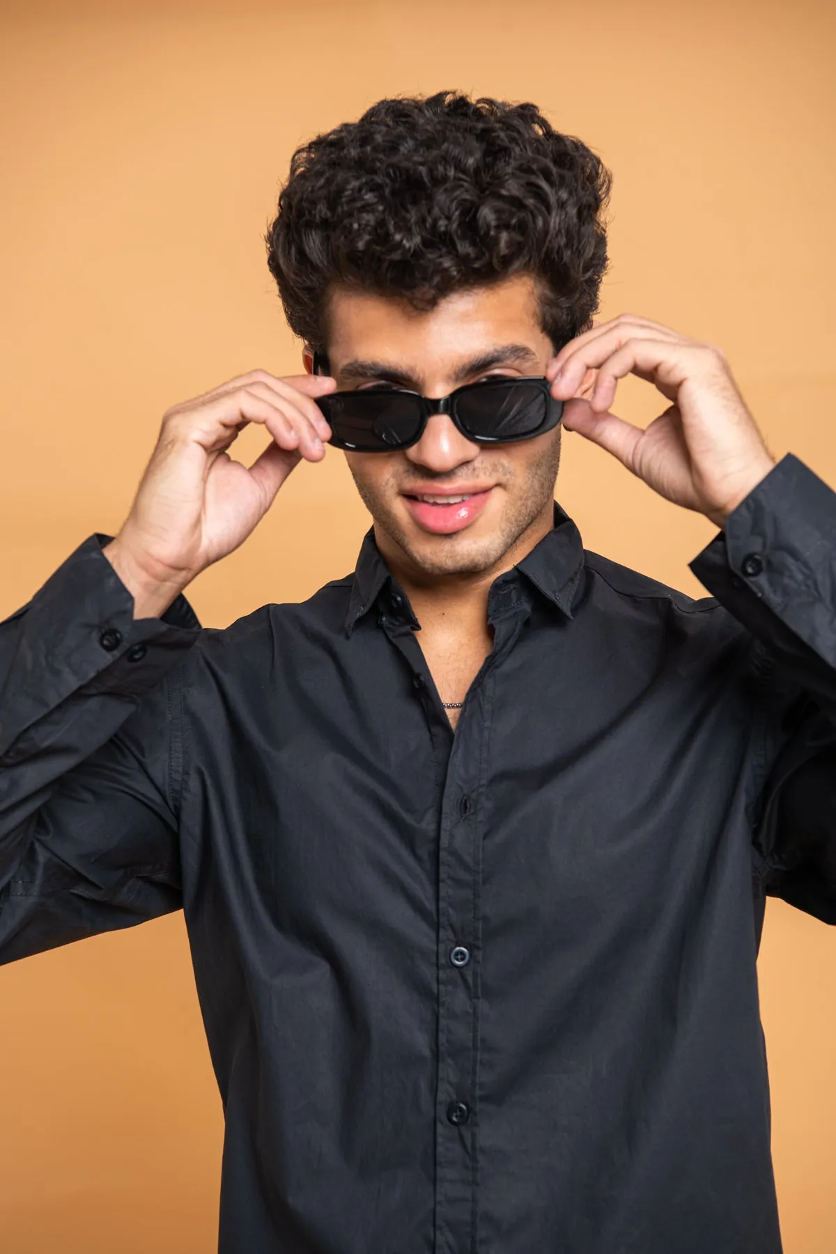 BLACK BASIC BUTTON DOWN