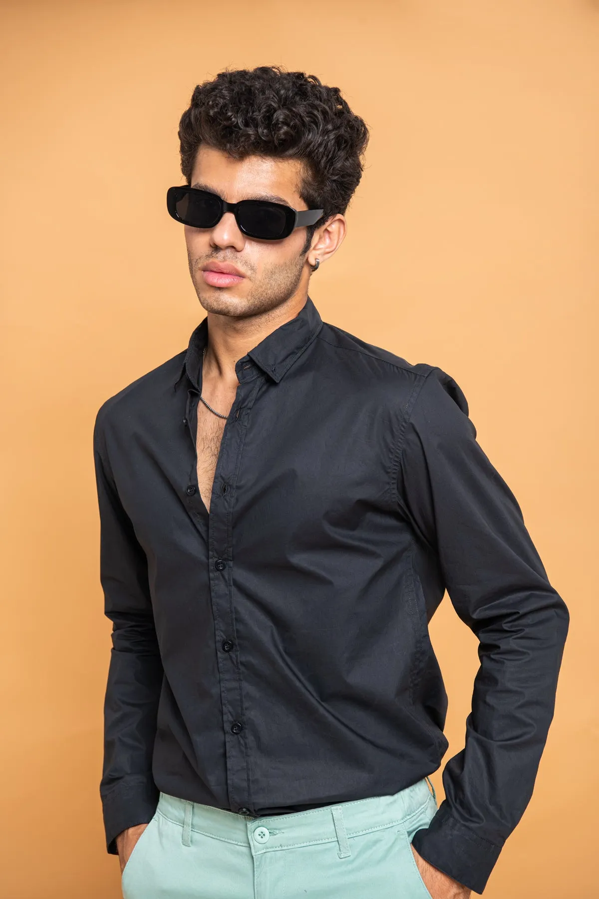 BLACK BASIC BUTTON DOWN