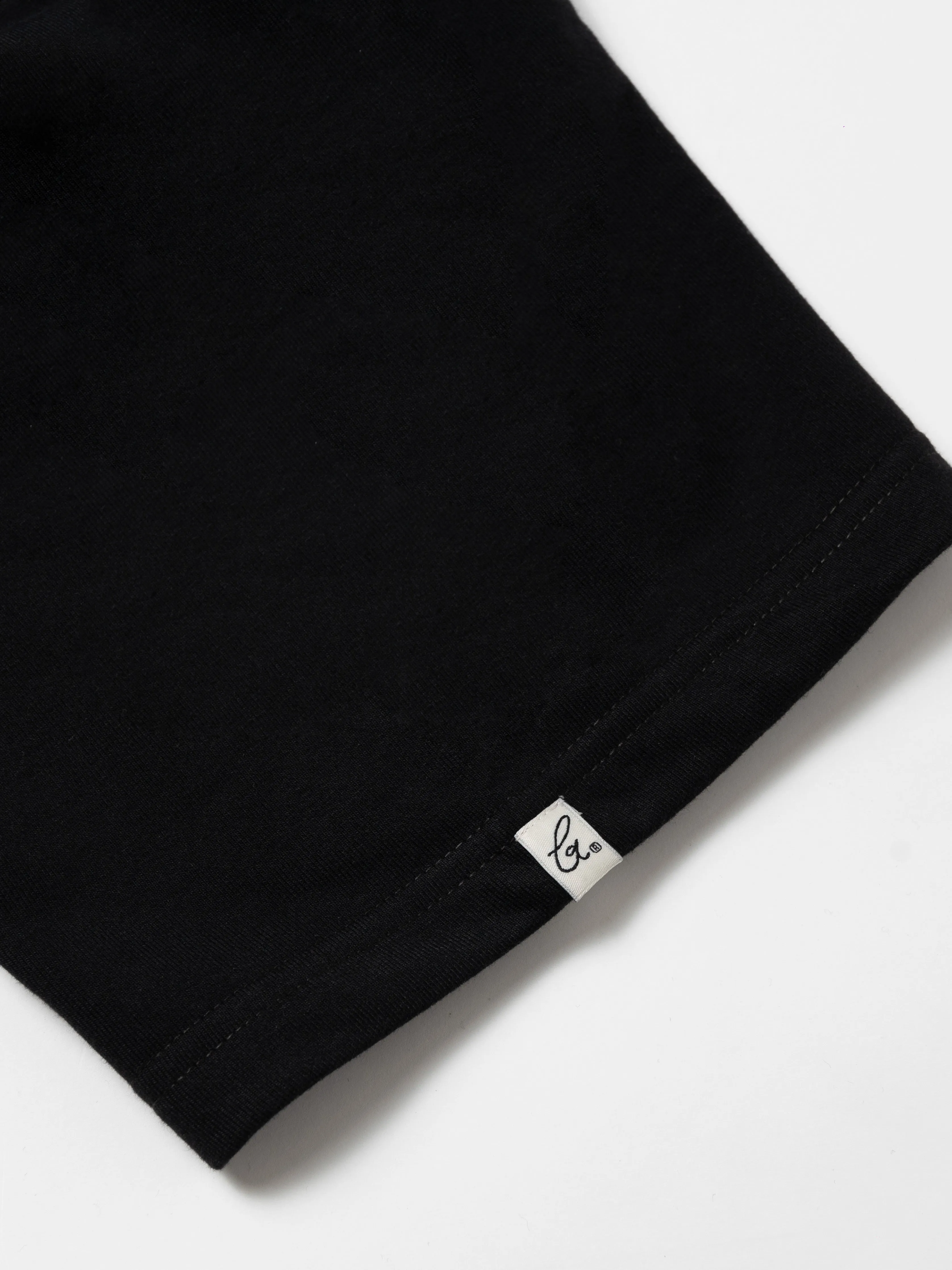 BLACK SIGNATURE TEE