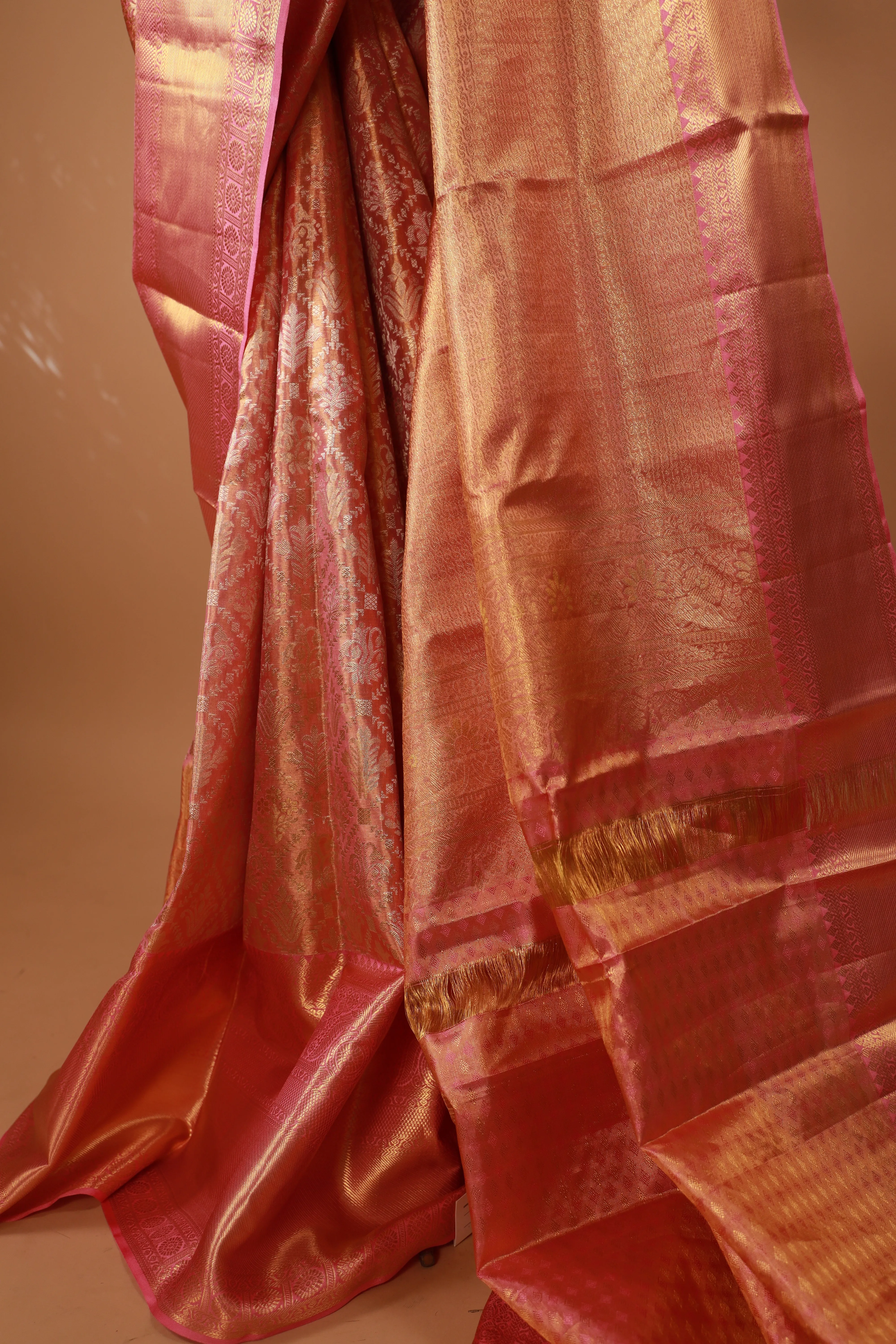 Designers Tissue Kanjivaram Pure Silk Handwoven Saree .