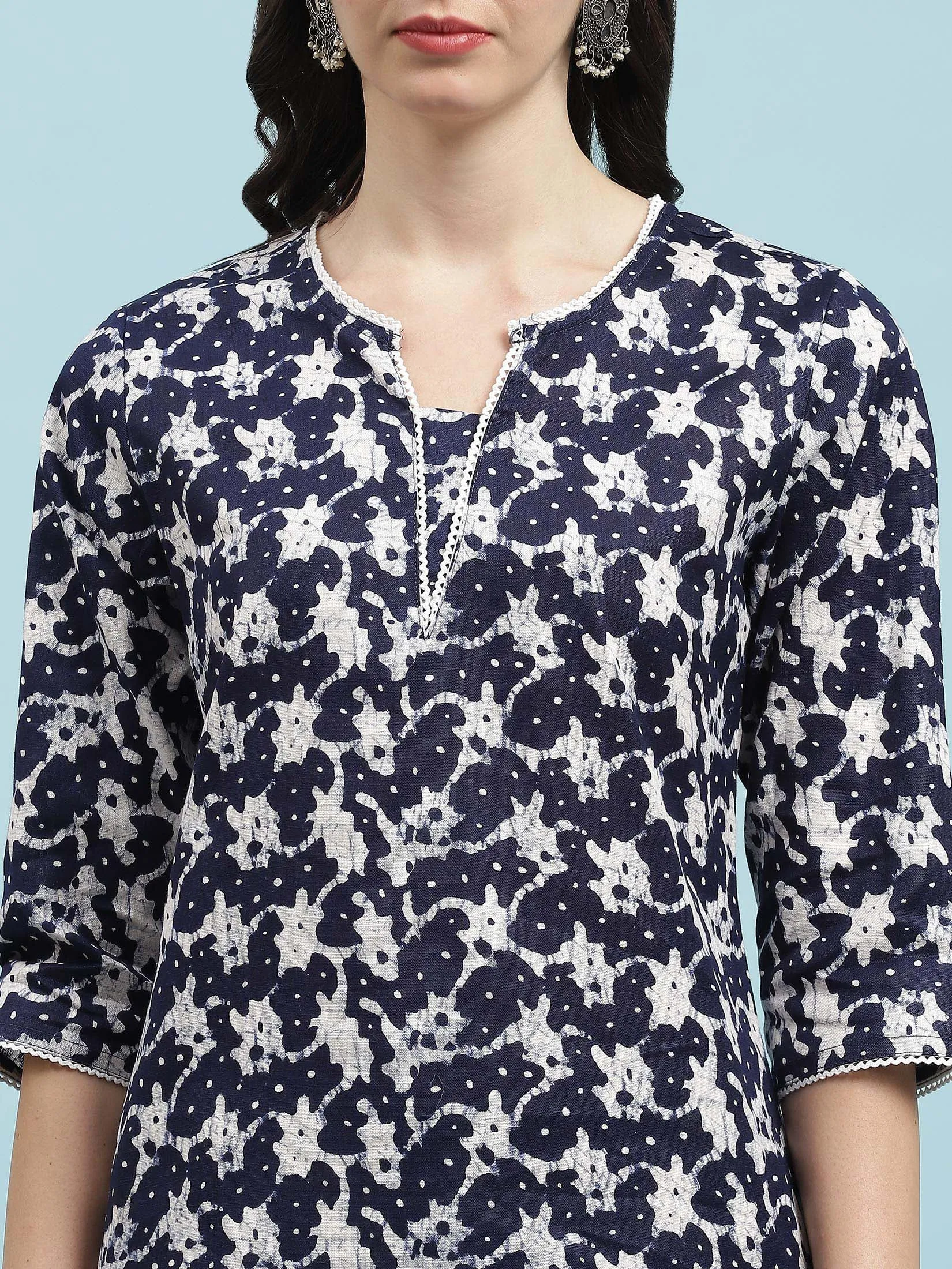 Indiessence Navy Blue Floral Printed Kurta