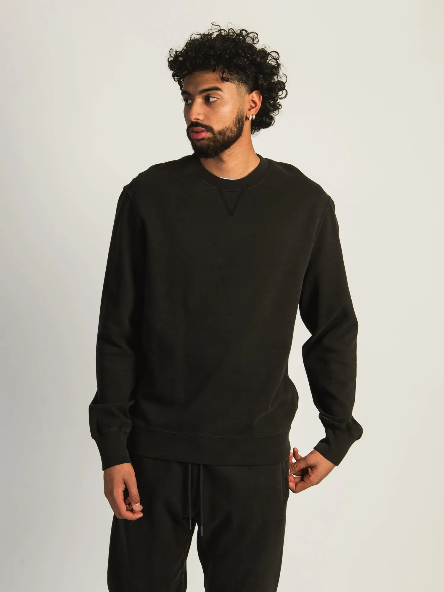 KOLBY PARKER GARMET DYE CREWNECK - BLACK