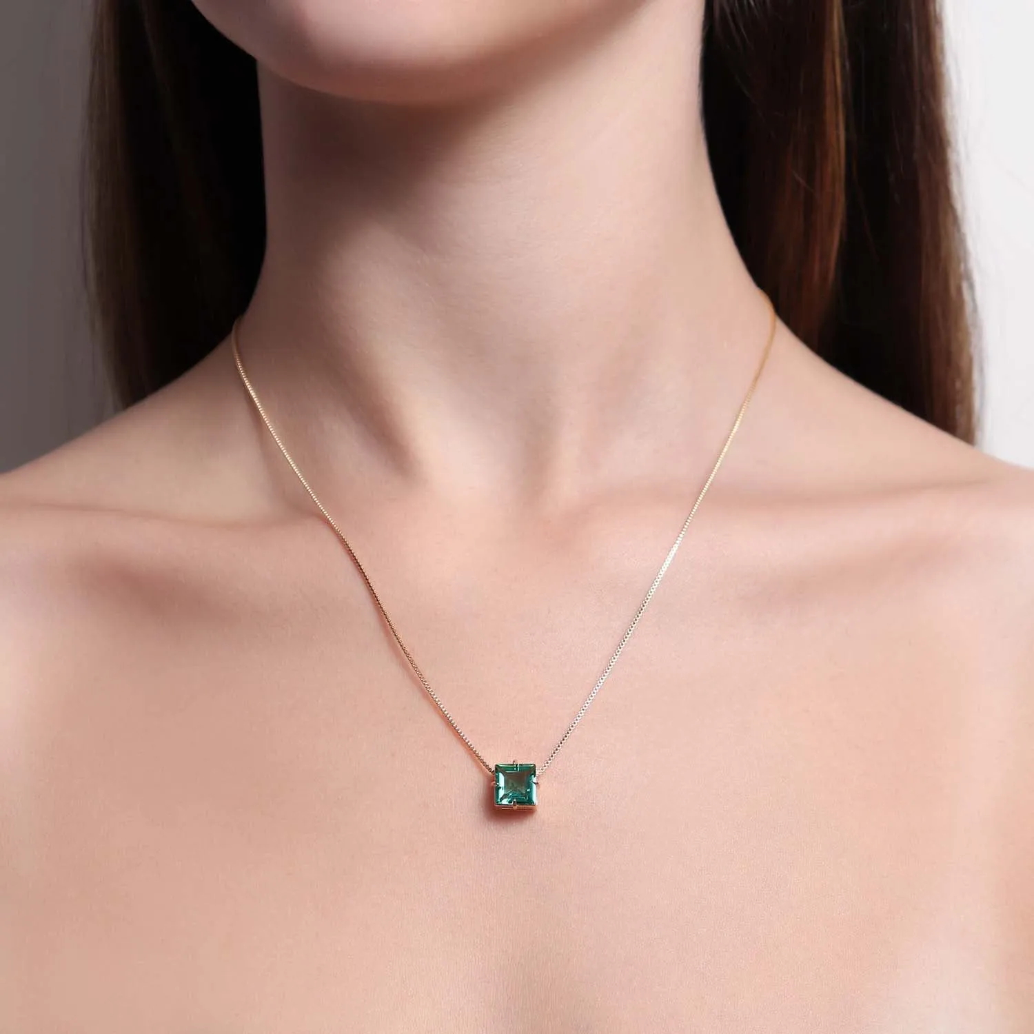 NECKLACE SQUARE CRYSTAL