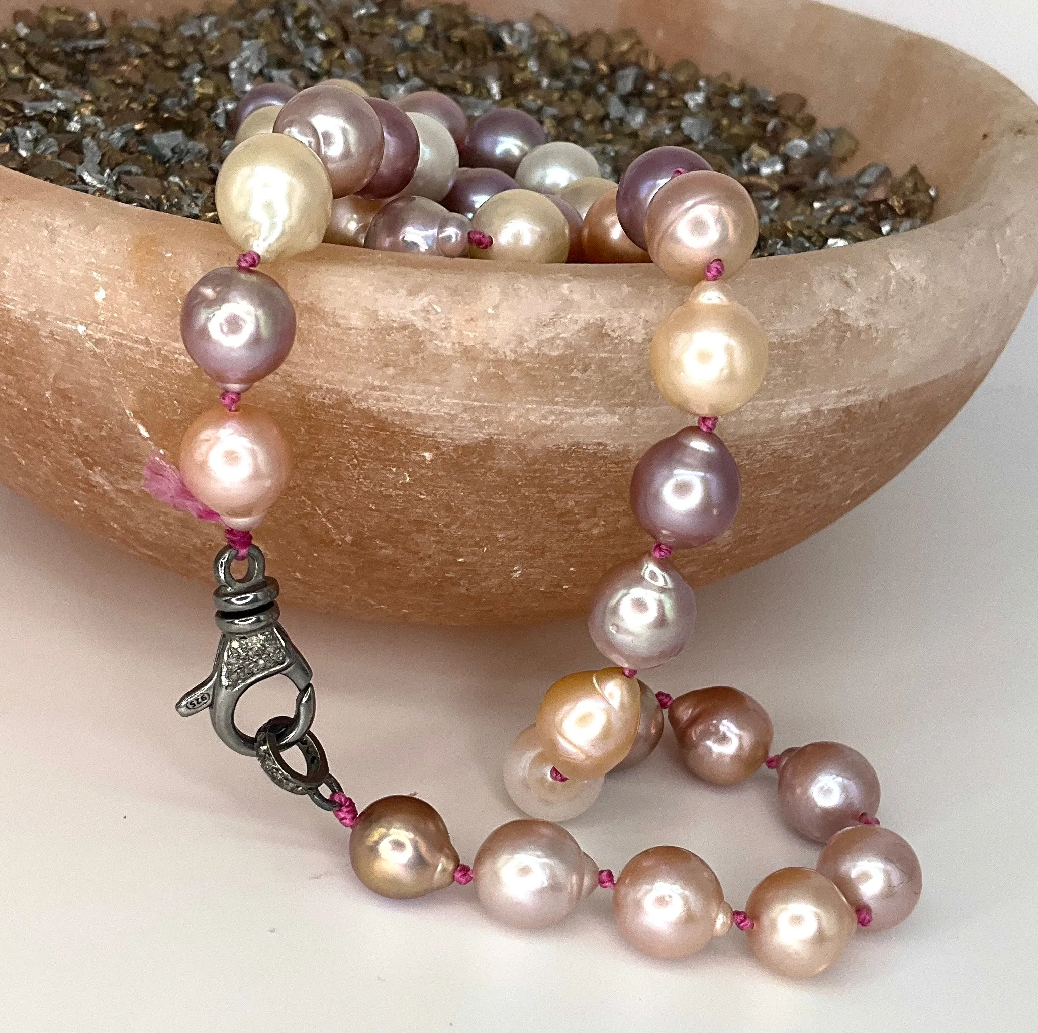 Pastel Luminous Pearl Necklace