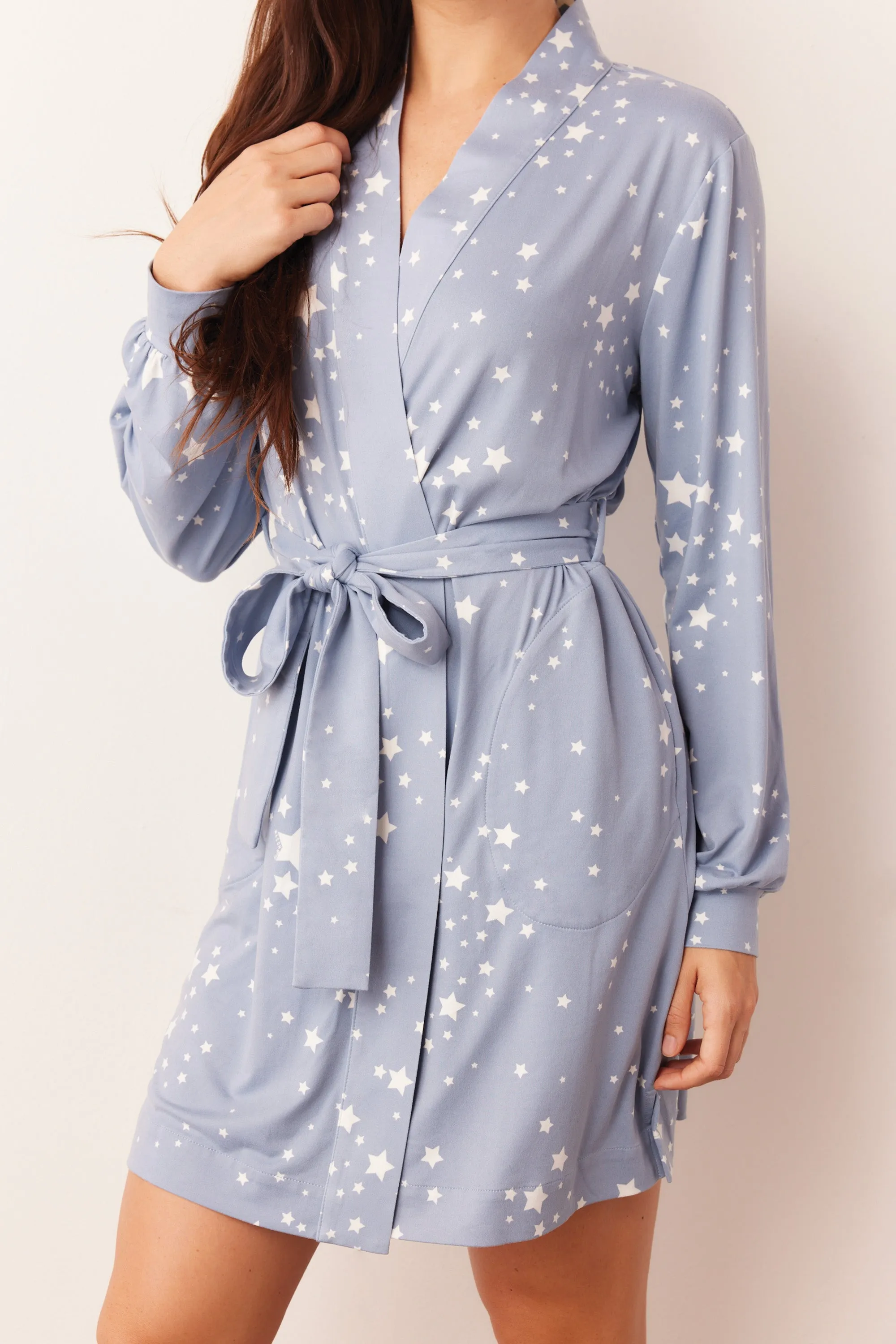 Quinn Banded Short Robe | Light Blue Stars